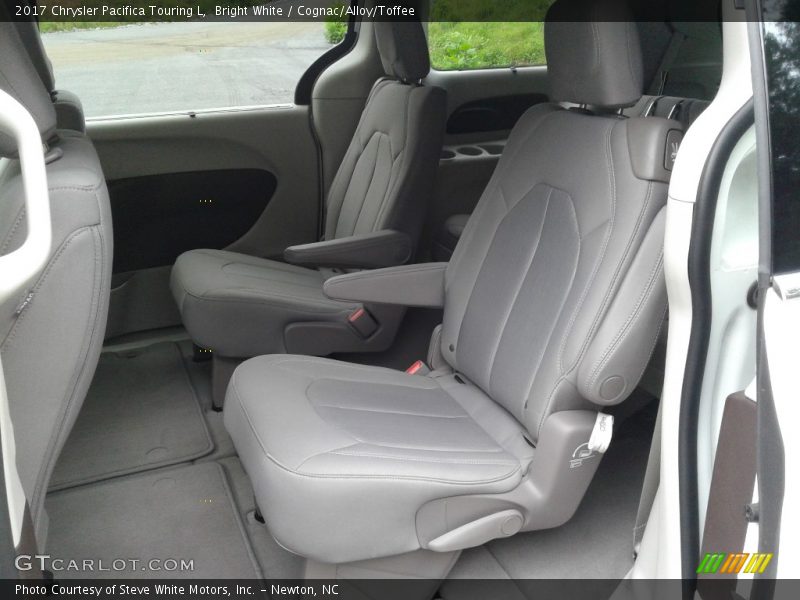 Bright White / Cognac/Alloy/Toffee 2017 Chrysler Pacifica Touring L