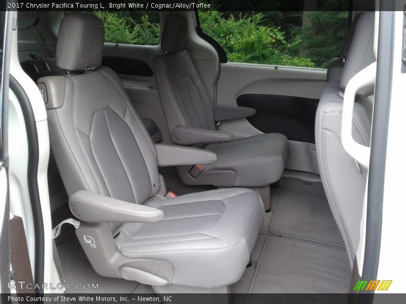 Bright White / Cognac/Alloy/Toffee 2017 Chrysler Pacifica Touring L