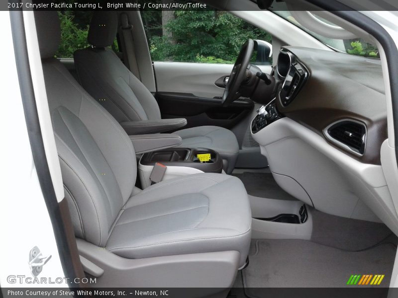 Bright White / Cognac/Alloy/Toffee 2017 Chrysler Pacifica Touring L