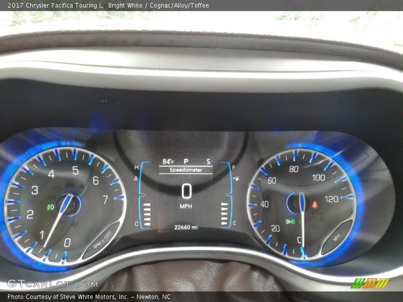 Bright White / Cognac/Alloy/Toffee 2017 Chrysler Pacifica Touring L