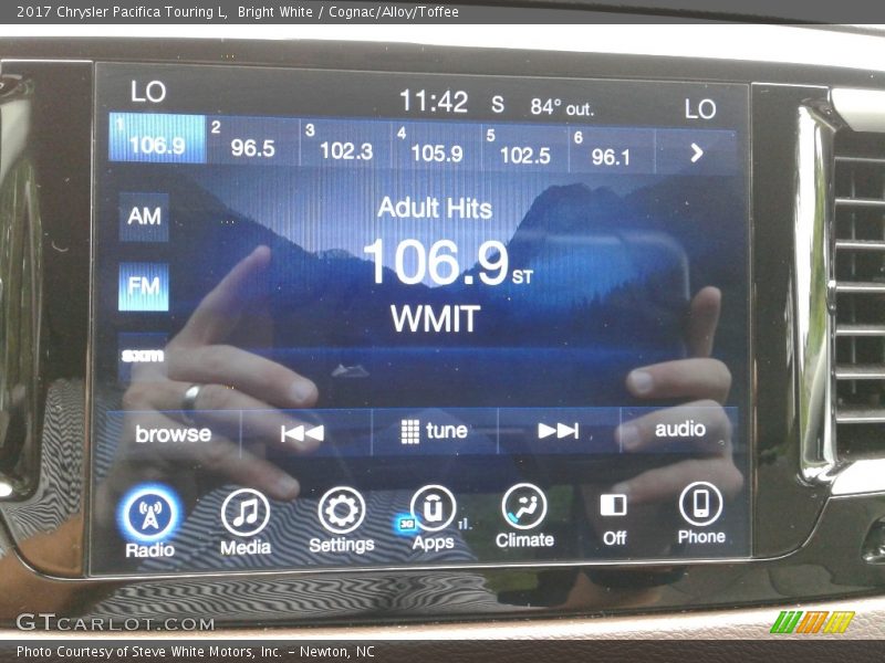 Bright White / Cognac/Alloy/Toffee 2017 Chrysler Pacifica Touring L