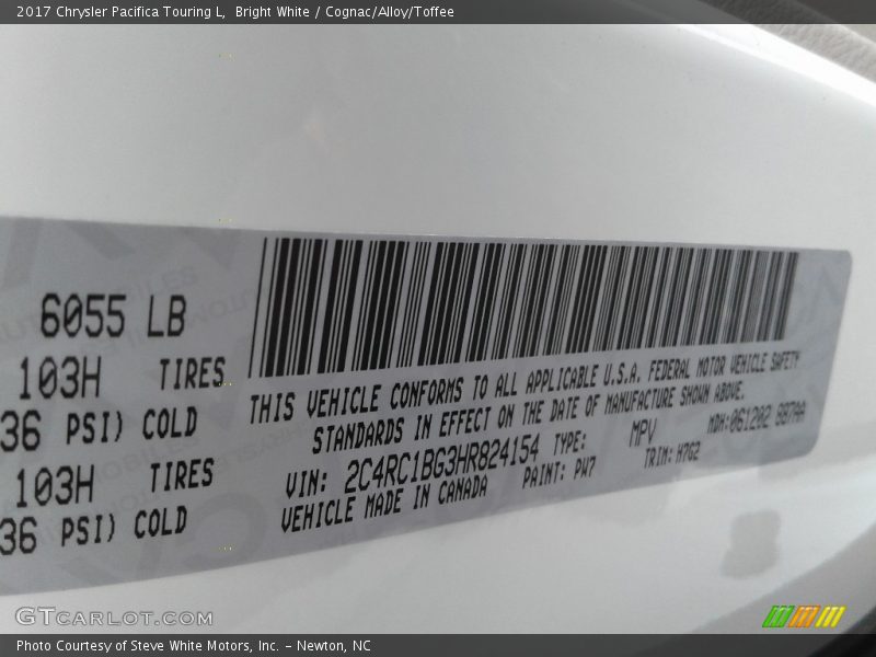 Bright White / Cognac/Alloy/Toffee 2017 Chrysler Pacifica Touring L
