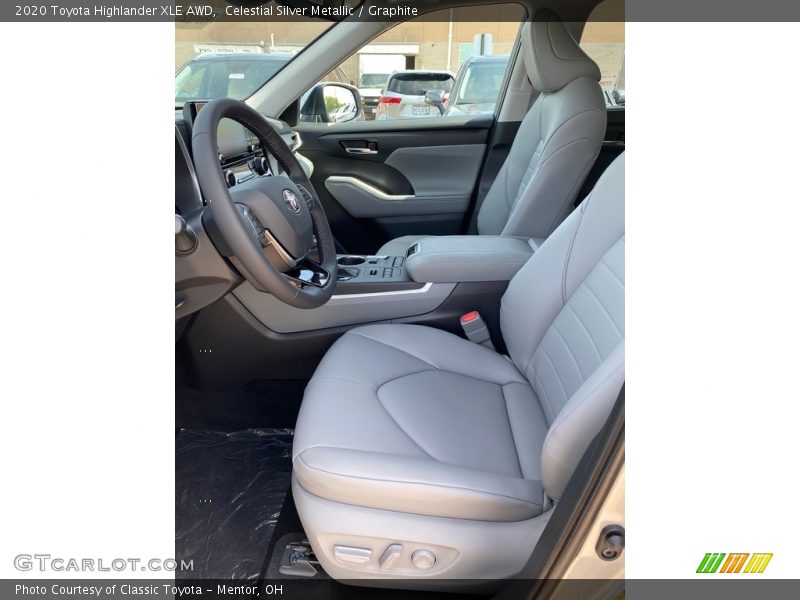 Celestial Silver Metallic / Graphite 2020 Toyota Highlander XLE AWD