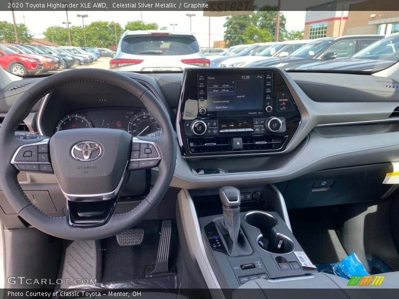 Celestial Silver Metallic / Graphite 2020 Toyota Highlander XLE AWD