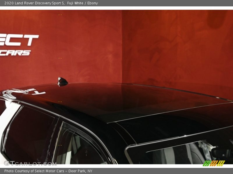 Fuji White / Ebony 2020 Land Rover Discovery Sport S