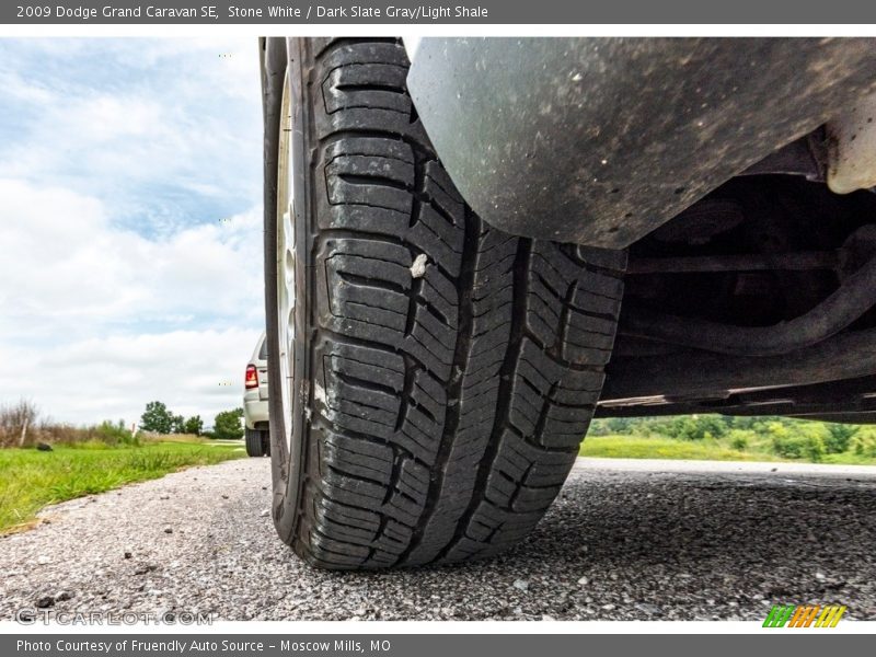 Stone White / Dark Slate Gray/Light Shale 2009 Dodge Grand Caravan SE
