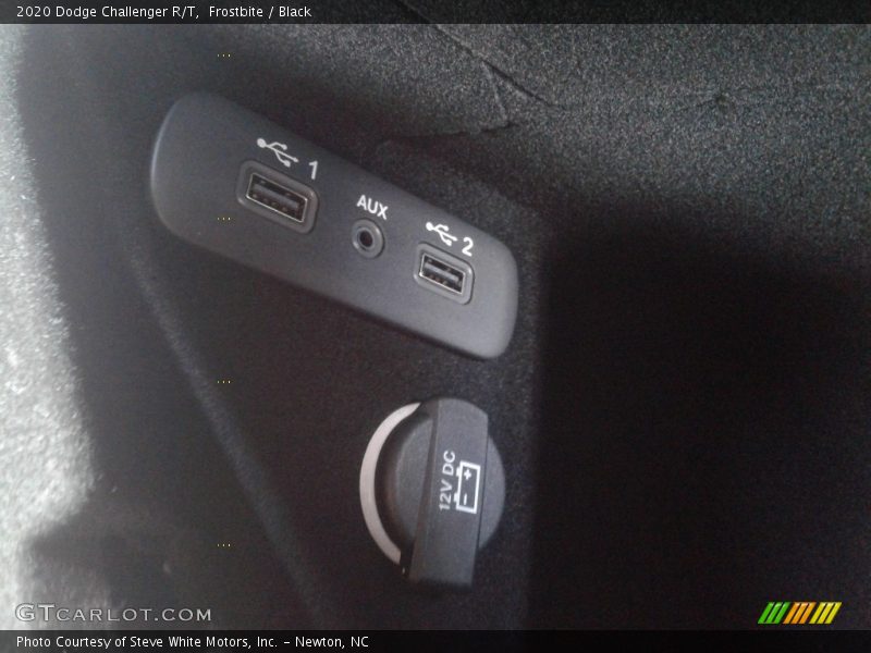 Frostbite / Black 2020 Dodge Challenger R/T