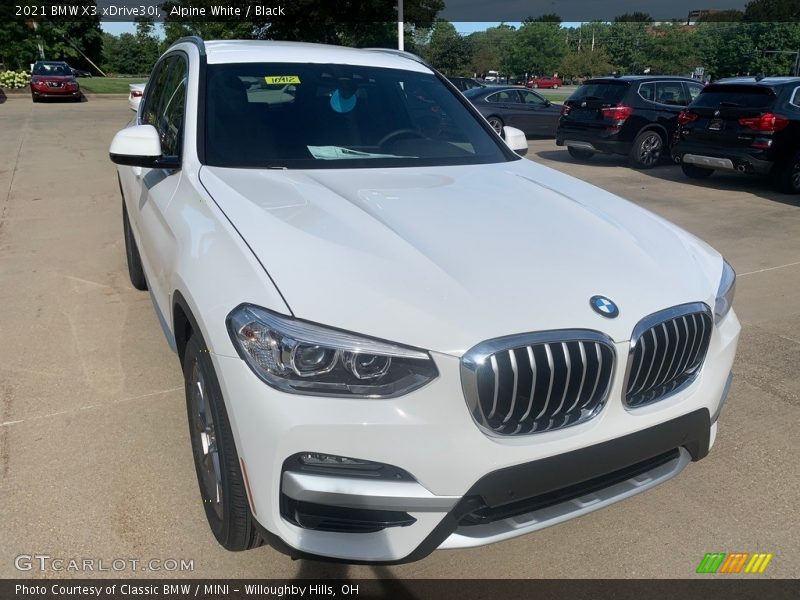 Front 3/4 View of 2021 X3 xDrive30i
