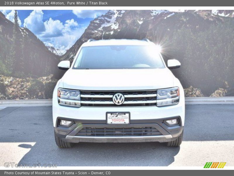 Pure White / Titan Black 2018 Volkswagen Atlas SE 4Motion