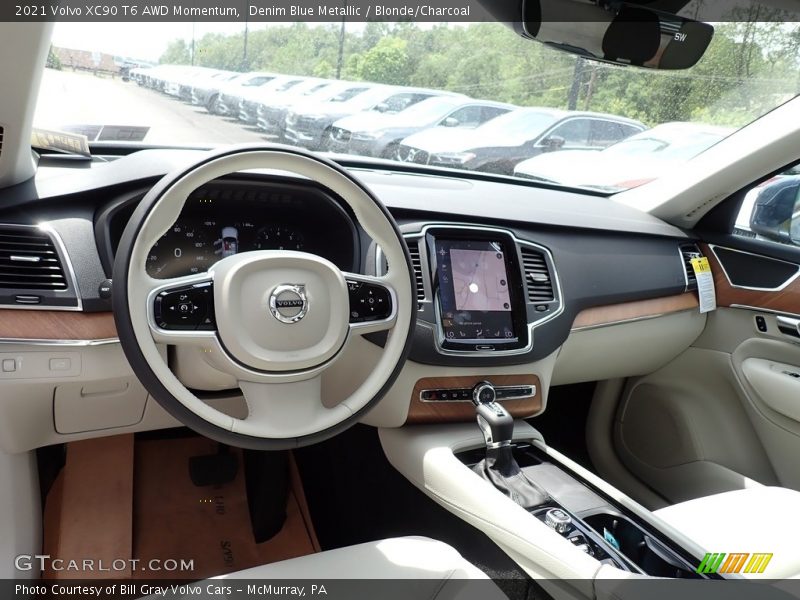 Front Seat of 2021 XC90 T6 AWD Momentum