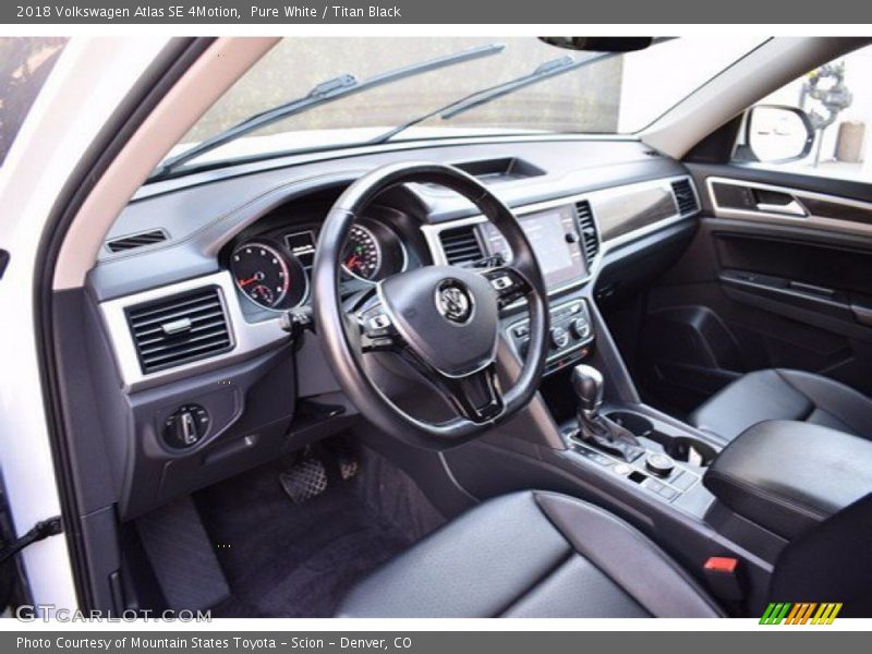 Pure White / Titan Black 2018 Volkswagen Atlas SE 4Motion