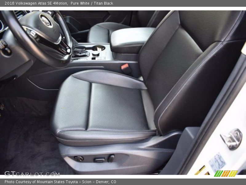 Pure White / Titan Black 2018 Volkswagen Atlas SE 4Motion