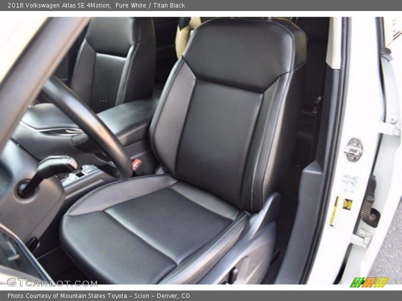 Pure White / Titan Black 2018 Volkswagen Atlas SE 4Motion