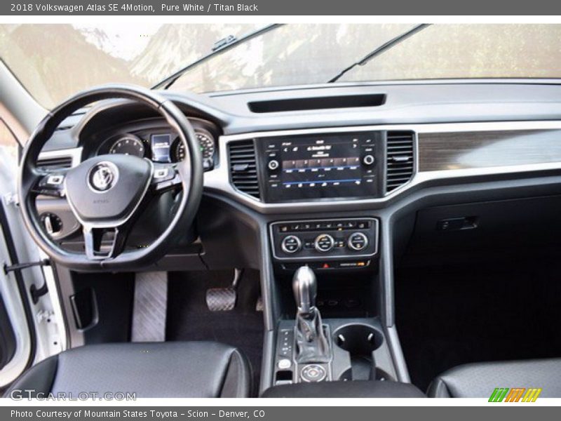 Pure White / Titan Black 2018 Volkswagen Atlas SE 4Motion