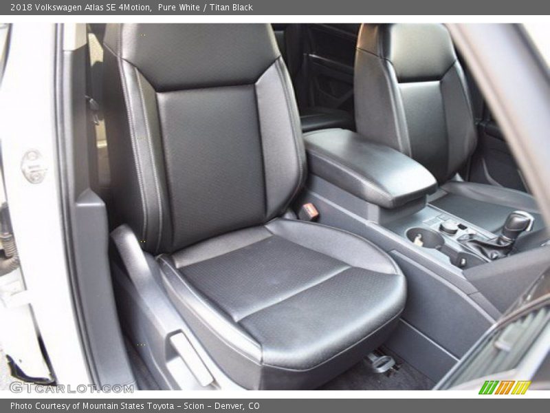 Pure White / Titan Black 2018 Volkswagen Atlas SE 4Motion