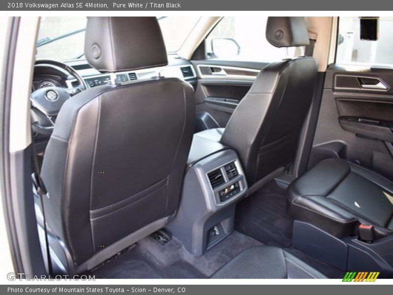 Pure White / Titan Black 2018 Volkswagen Atlas SE 4Motion