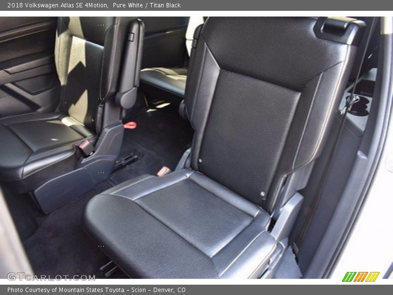 Pure White / Titan Black 2018 Volkswagen Atlas SE 4Motion