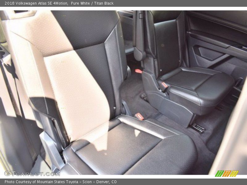 Pure White / Titan Black 2018 Volkswagen Atlas SE 4Motion