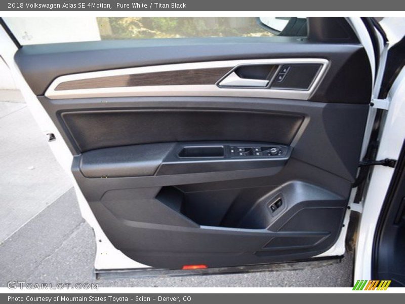 Pure White / Titan Black 2018 Volkswagen Atlas SE 4Motion