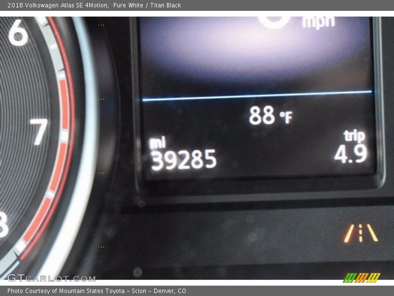 Pure White / Titan Black 2018 Volkswagen Atlas SE 4Motion