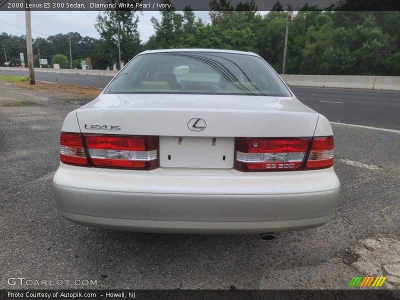 Diamond White Pearl / Ivory 2000 Lexus ES 300 Sedan