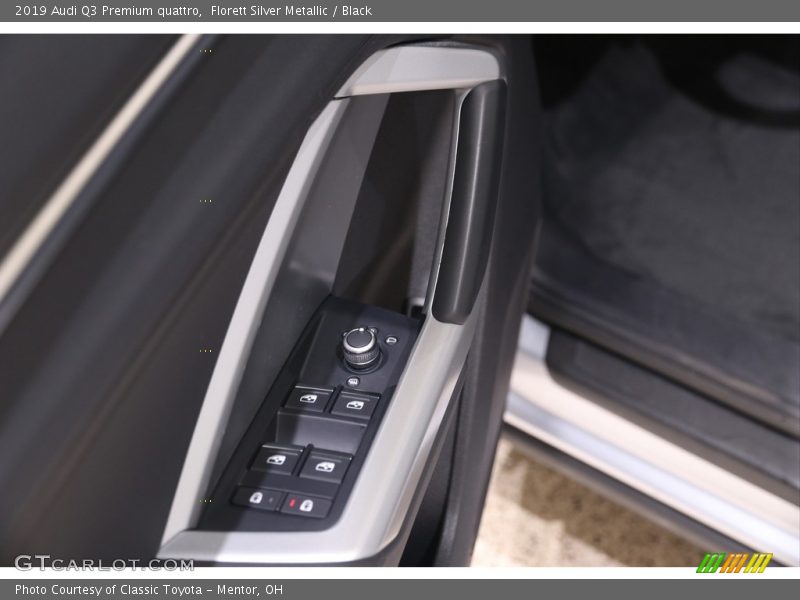 Florett Silver Metallic / Black 2019 Audi Q3 Premium quattro
