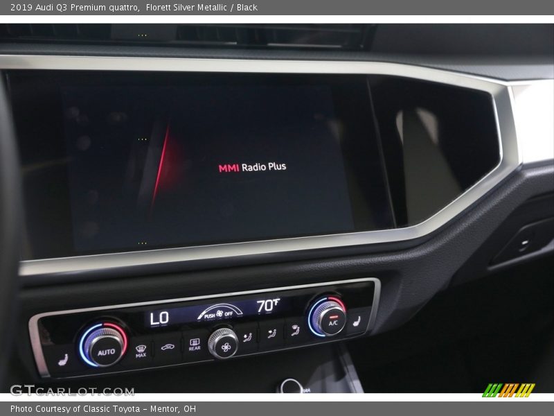 Florett Silver Metallic / Black 2019 Audi Q3 Premium quattro