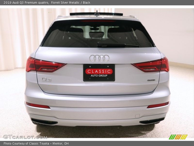 Florett Silver Metallic / Black 2019 Audi Q3 Premium quattro