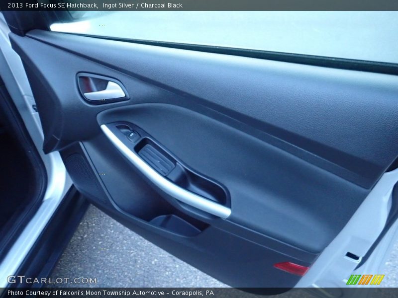 Ingot Silver / Charcoal Black 2013 Ford Focus SE Hatchback