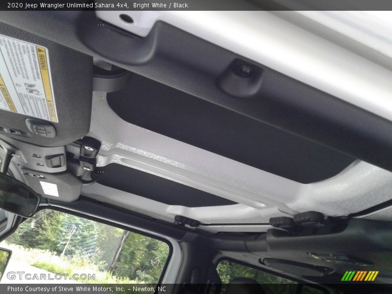 Bright White / Black 2020 Jeep Wrangler Unlimited Sahara 4x4