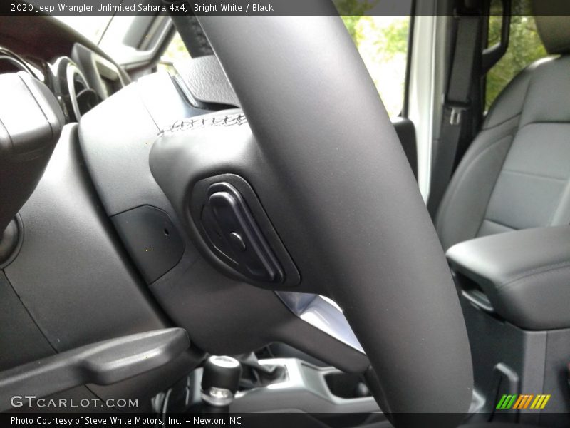 Bright White / Black 2020 Jeep Wrangler Unlimited Sahara 4x4