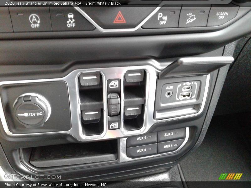 Bright White / Black 2020 Jeep Wrangler Unlimited Sahara 4x4