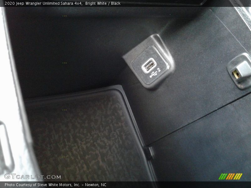 Bright White / Black 2020 Jeep Wrangler Unlimited Sahara 4x4
