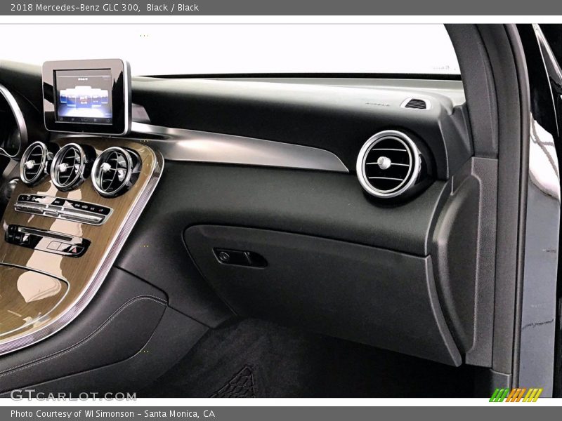 Black / Black 2018 Mercedes-Benz GLC 300
