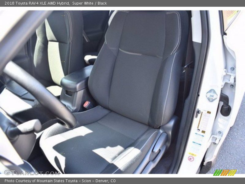 Super White / Black 2018 Toyota RAV4 XLE AWD Hybrid