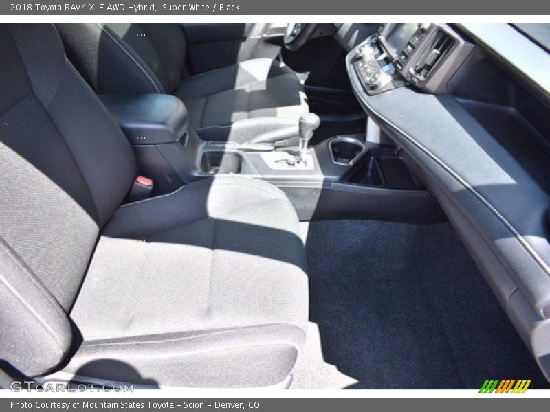 Super White / Black 2018 Toyota RAV4 XLE AWD Hybrid