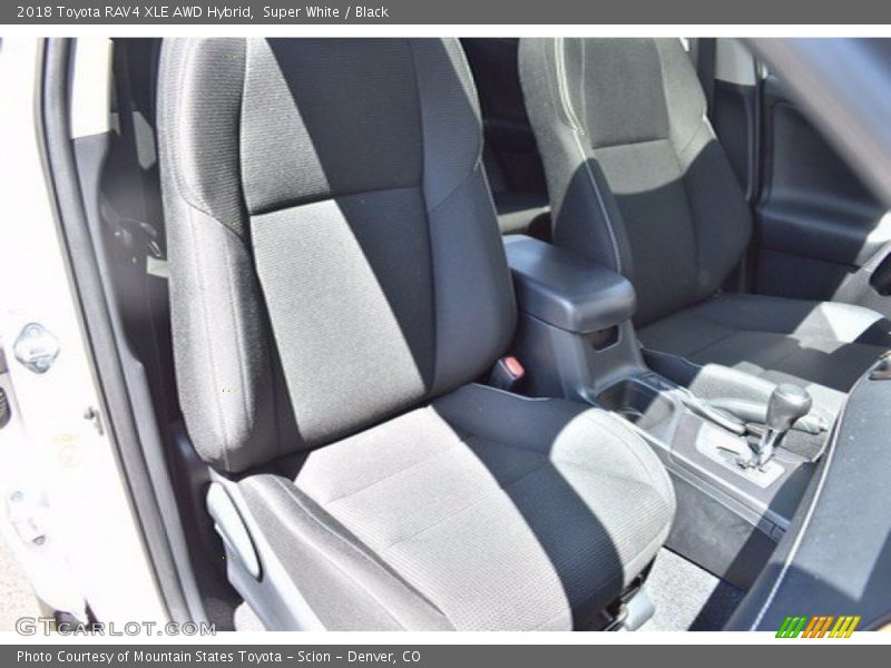 Super White / Black 2018 Toyota RAV4 XLE AWD Hybrid