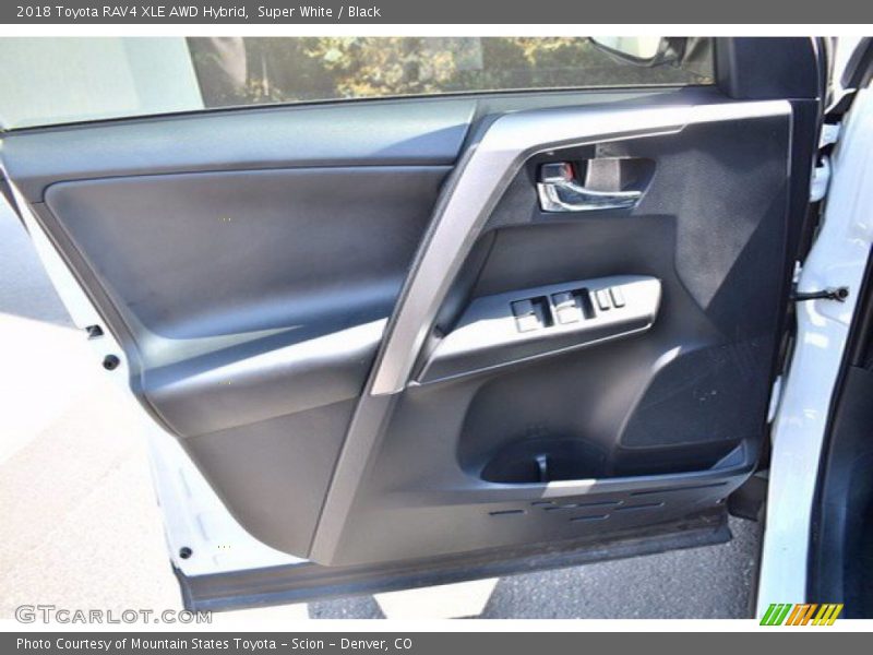 Super White / Black 2018 Toyota RAV4 XLE AWD Hybrid