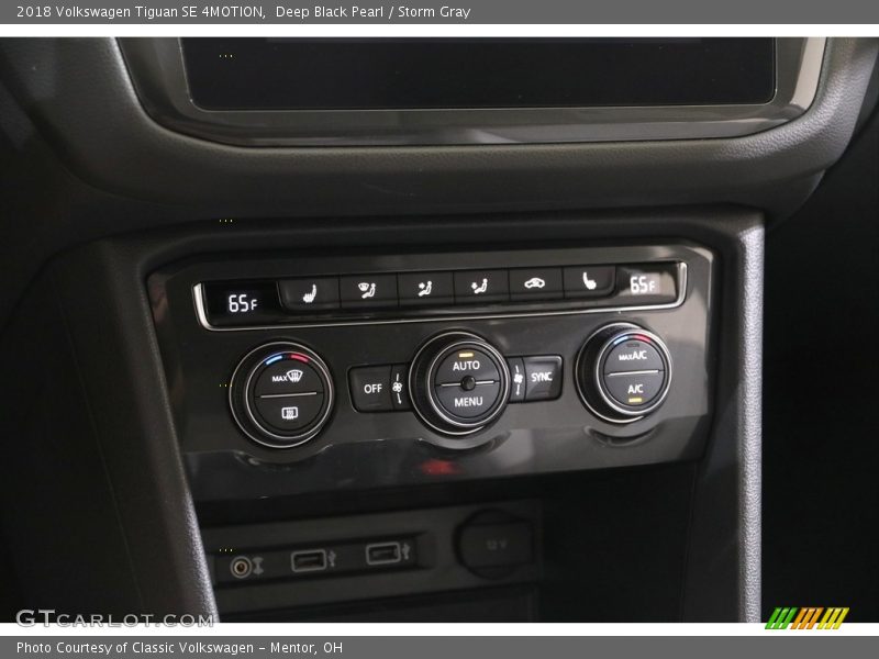 Deep Black Pearl / Storm Gray 2018 Volkswagen Tiguan SE 4MOTION