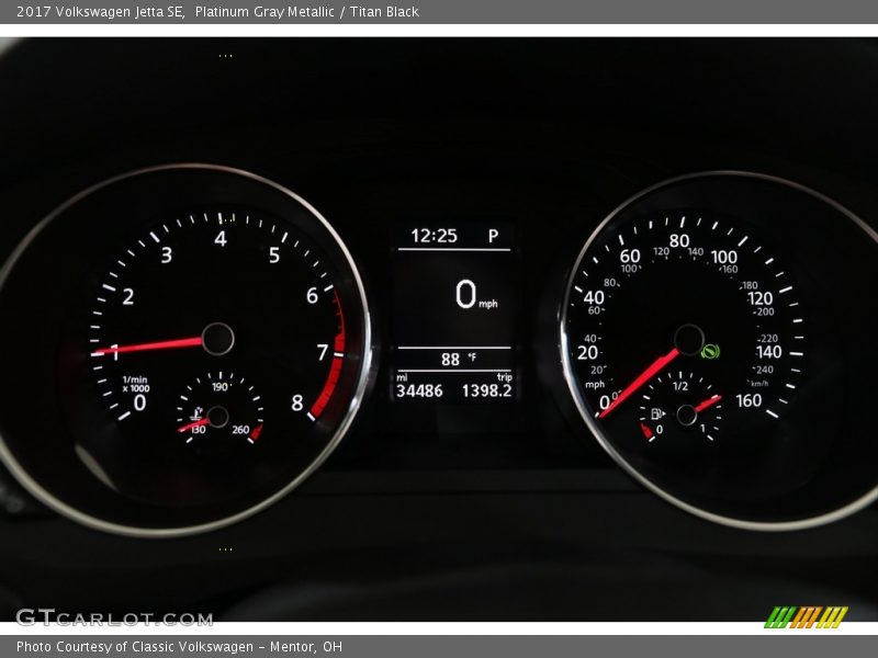 Platinum Gray Metallic / Titan Black 2017 Volkswagen Jetta SE