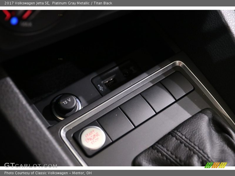 Platinum Gray Metallic / Titan Black 2017 Volkswagen Jetta SE