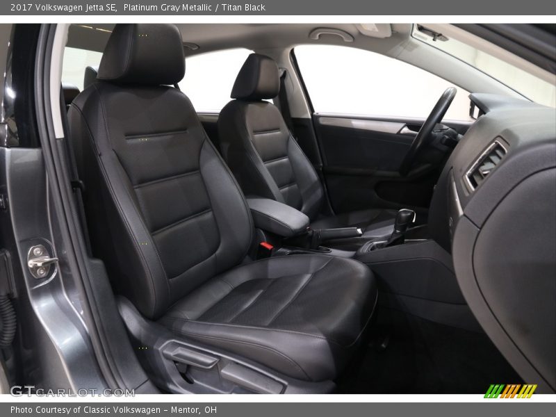 Platinum Gray Metallic / Titan Black 2017 Volkswagen Jetta SE