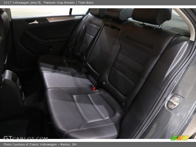 Platinum Gray Metallic / Titan Black 2017 Volkswagen Jetta SE