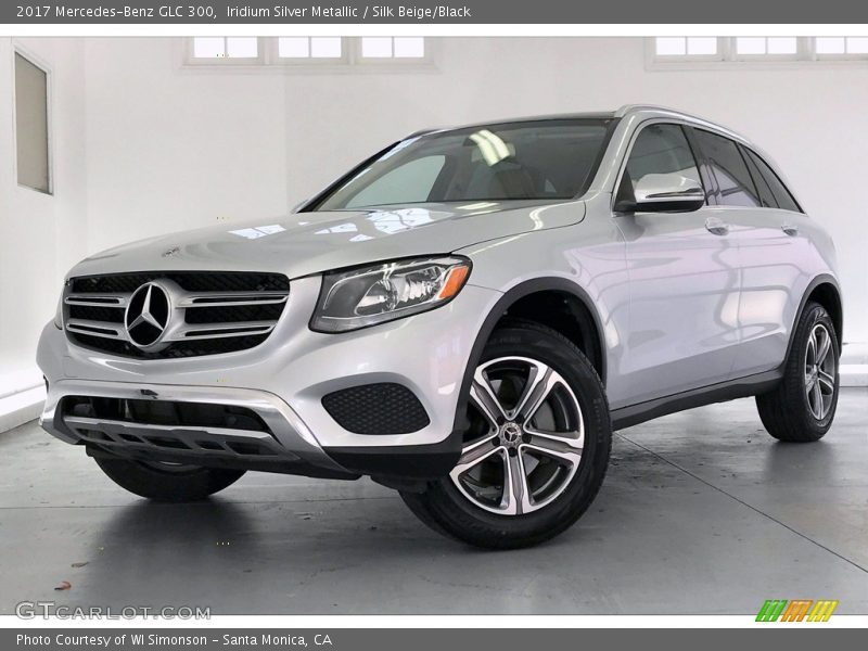 Front 3/4 View of 2017 GLC 300
