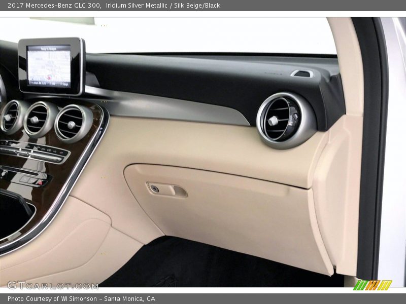 Iridium Silver Metallic / Silk Beige/Black 2017 Mercedes-Benz GLC 300