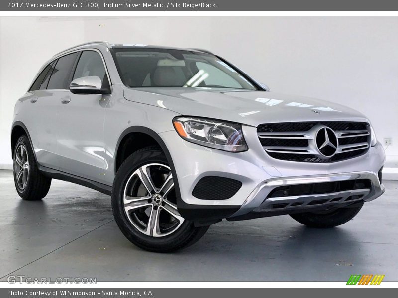 Front 3/4 View of 2017 GLC 300