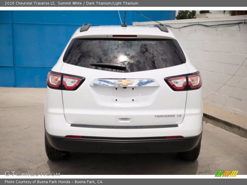 Summit White / Dark Titanium/Light Titanium 2016 Chevrolet Traverse LS