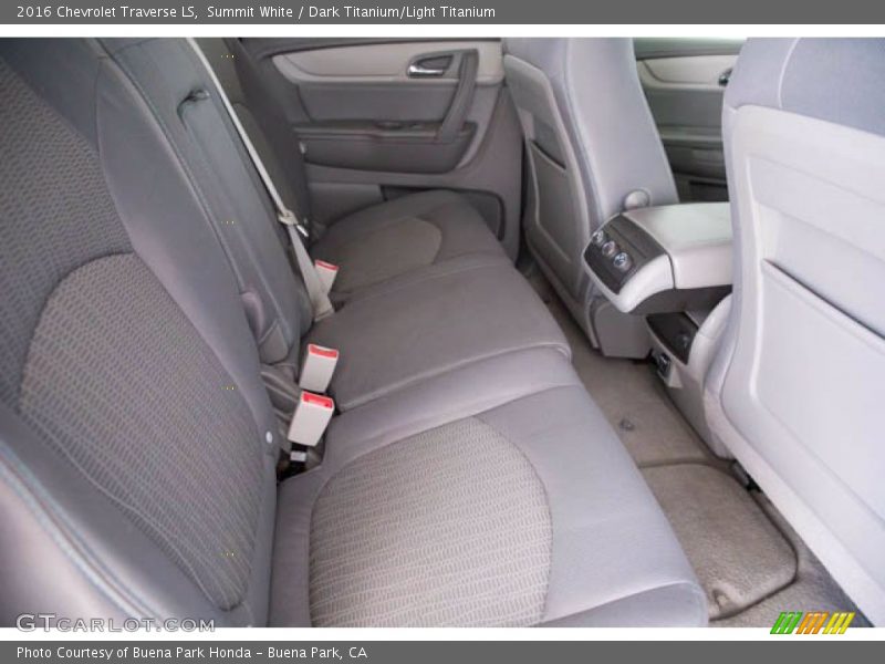 Summit White / Dark Titanium/Light Titanium 2016 Chevrolet Traverse LS