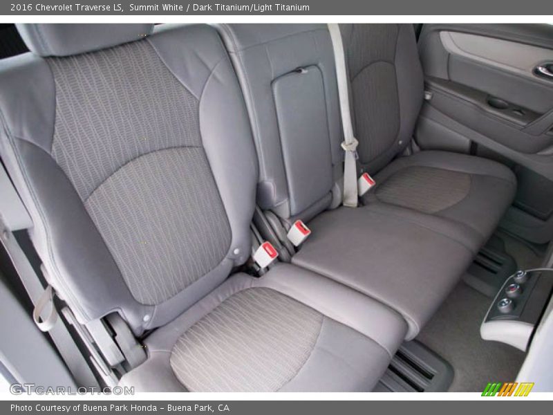 Summit White / Dark Titanium/Light Titanium 2016 Chevrolet Traverse LS