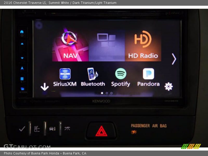 Summit White / Dark Titanium/Light Titanium 2016 Chevrolet Traverse LS